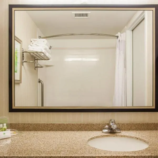 Holiday Inn Toronto International Airport by IHG โรงแรมในโตรอนโต