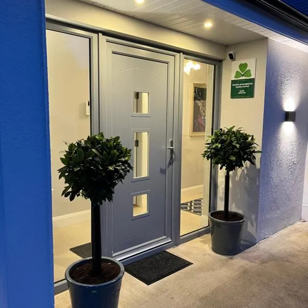 The Hillcrest, Luxury Accommodation in Castleblayney Town, hotel v destinaci Castleblayney