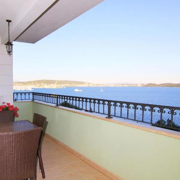 HAPPY DAYS, hotell Trogiris