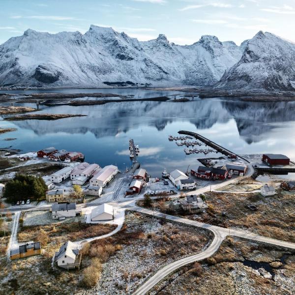 Lydersen Rorbuer Hostel and Apartments Kvalvika and Rytten