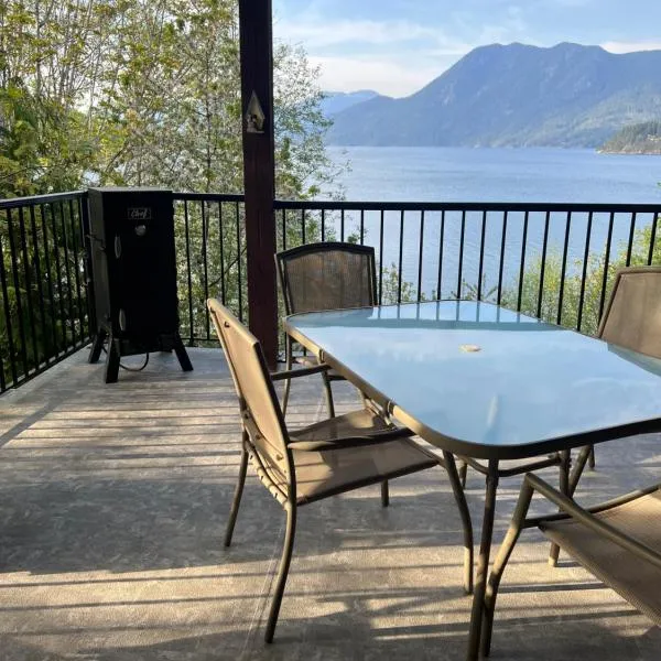 Shoreside Private room, hotel v mestu Sechelt