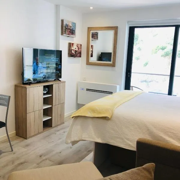 CP High floor luxury studio sleeps 3, hotel i Gibraltar