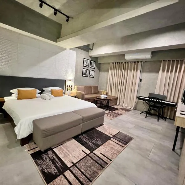 Cozy Spacious Hotel Type Condo with PS5 Smart TV and WiFi, hotel in Manila