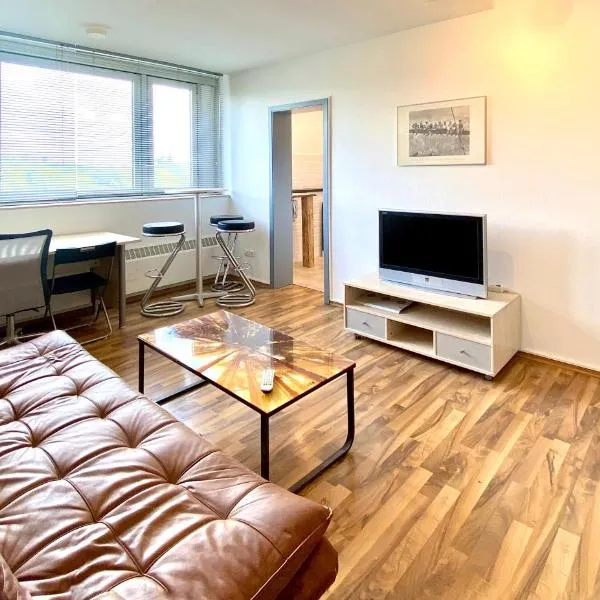 DOMspitzen-BLICK, cooles 2 Zimmer Apt mit Indoor-Swimmingpool auf dem Dach, Küche und Smart-TV, khách sạn ở Köln