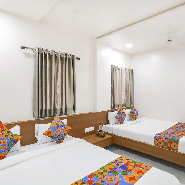 Hotel D Grand, hotel en Shirdi