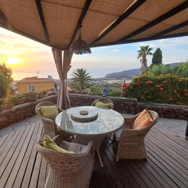Casa Mosaico, sunset and garden, hotel in Los Llanos de Aridane