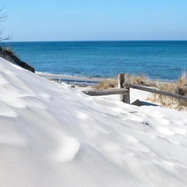 Bungalow MEER ODER WENIGER direkt am Strand, hotel v destinaci Dranske