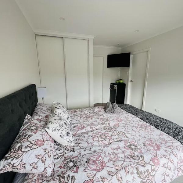 Matuhi Deluxe studio with kitchenette, Auckland