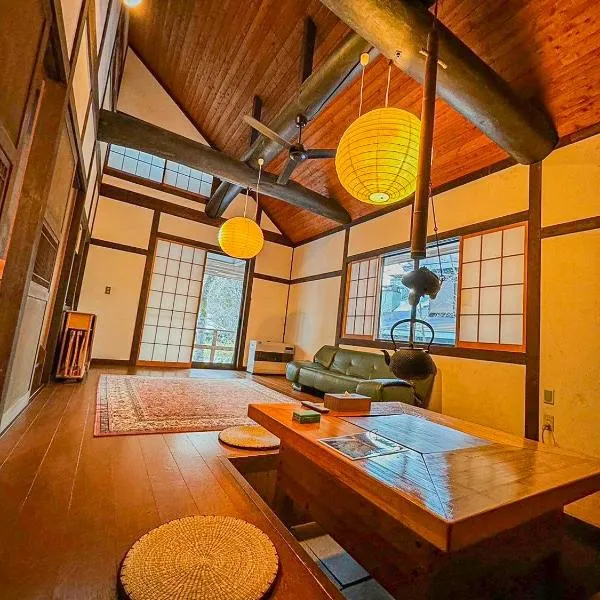 源泉掛け流し付き貸切別荘-Authentic private home with Private Kusatsu Onsen - THE HIDEOUT VILLA KUSATSU-, hotel v destinaci Kusacu