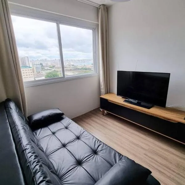 Ap10 Prático, confortável com wifi, piscina, rooftoop e academia em frente ao Metrô, hotel in Sao Paulo