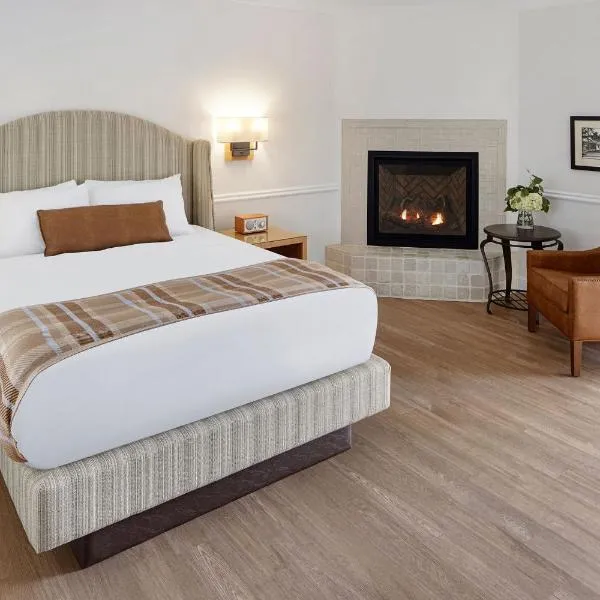Coachman's Inn, A Four Sisters Inn โรงแรมในคาร์เมล