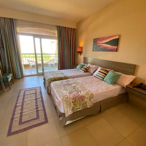 Byoum lake side hotel room, Tunis village, fayoum, hôtel à Qaryat at Ta‘mīr as Siyāḩīyah