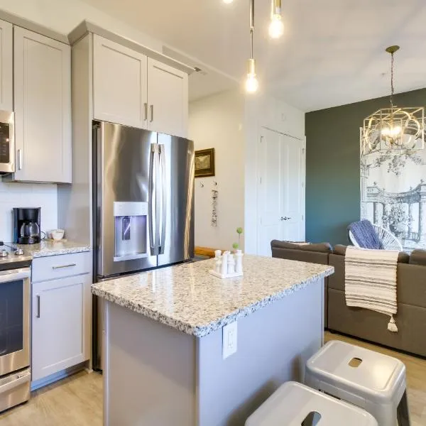 Downtown Lynchburg Condo with James River Views, hotel v destinaci Lynchburg