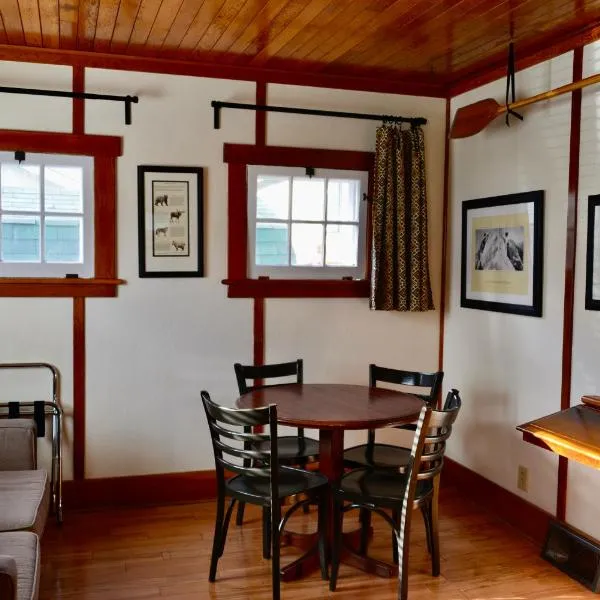 Banff Beaver Cabins, hotel v destinaci Banff