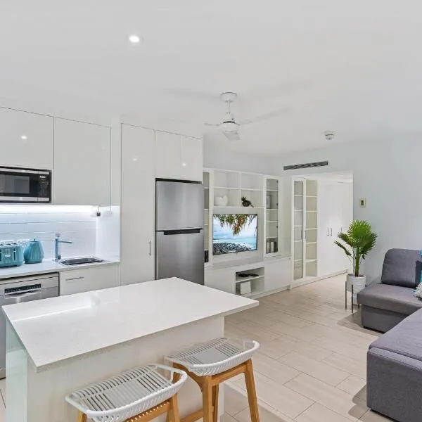 Belle Escapes Drift Beachfront Resort Suite 4403，位于棕榈湾的酒店