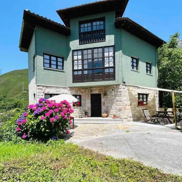 Acogedora casa en Arangas Cabrales, hôtel à Arenas de Cabrales