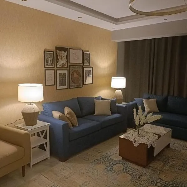 حان الوقت الأن للاستمتاع بالهدوءبشقةفندقية متميزة بأطلالة على نيل الزمالك, hotel in Cairo