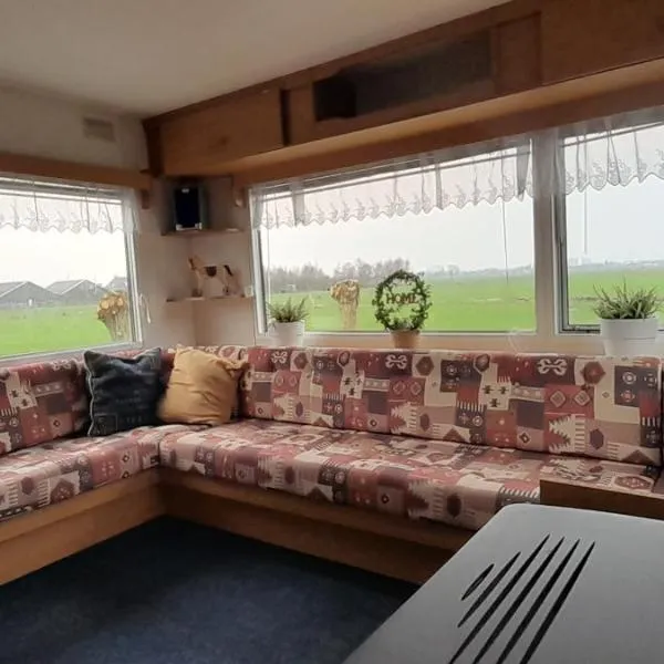 Stacaravan op de paardenboerderij Sneek, hotel in Sneek