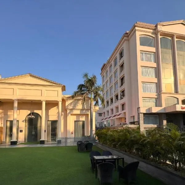 Hotel Swarn Towers, hotel di Bareilly