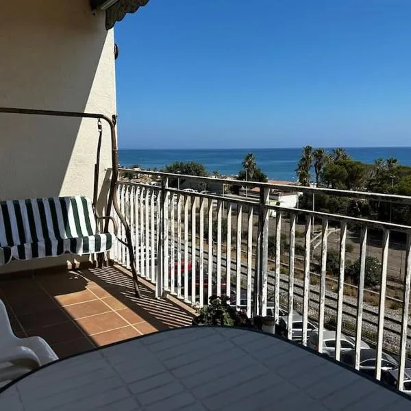 Apartamento a primera línea de Mar, hotel in Pineda de Mar