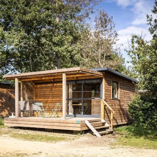 Camping La Pinède、エクヌヴェクスのホテル