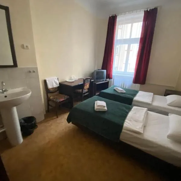 Hostel Viktorija with Private Rooms, hotel v Rigi