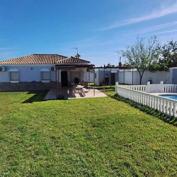 Chalet Tu Limonero, ξενοδοχείο σε Chiclana de la Frontera