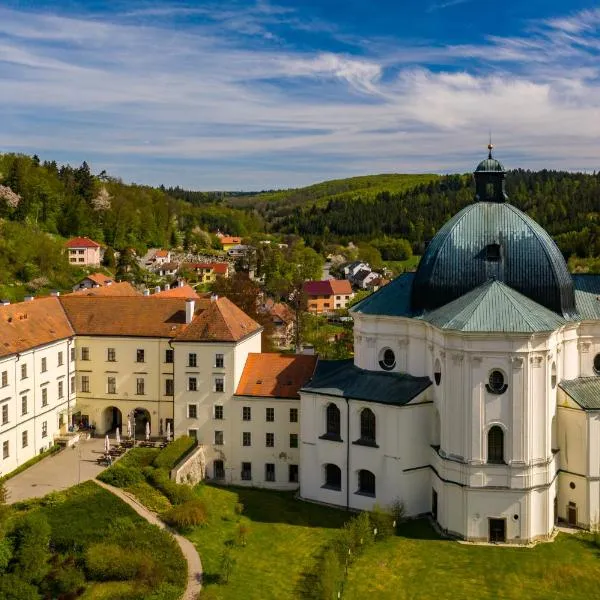 Zámek Křtiny – hotel w mieście Křtiny