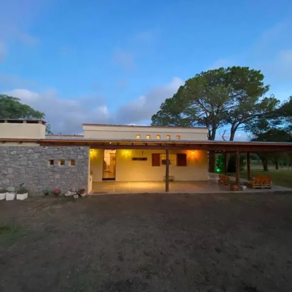 La Pausa. Casa de campo, hotel in Deán Funes