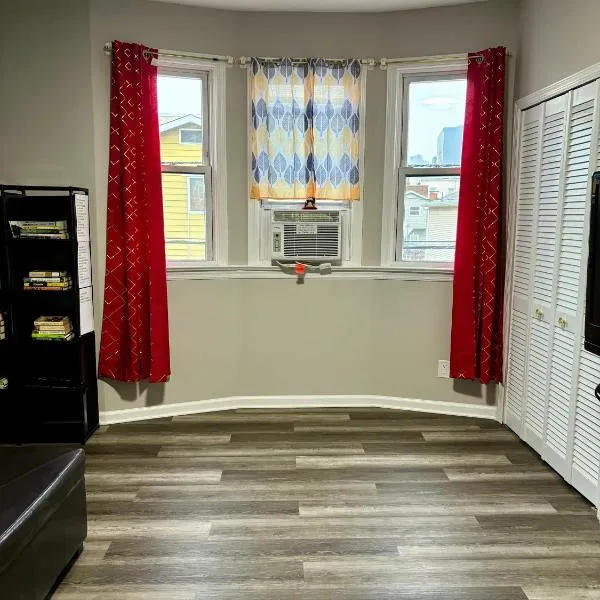 Iron Bound Gem、ニューアークのホテル