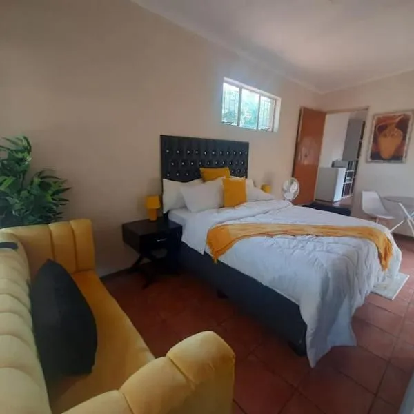 A humble abode that is cozy, hotel v destinaci Centurion