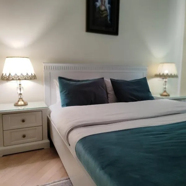 Crown Hotel, ξενοδοχείο στο Κουτάισι