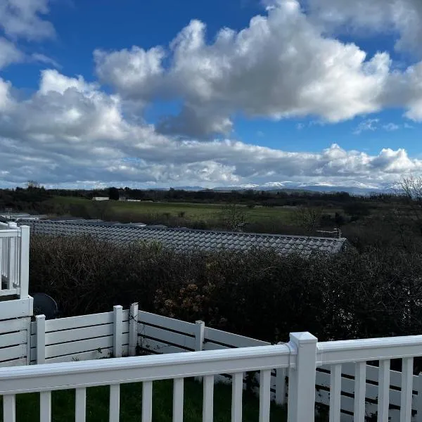 Ger-Y-Bwlch - Spacious static on 5star site with Swimming Pool, hotel in Benllech