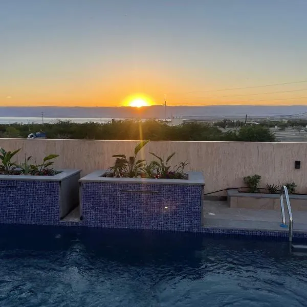 Deadsea Elite second floor shared swimming pool, khách sạn ở Sowayma