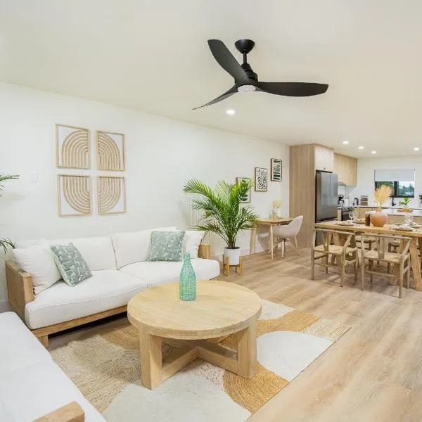 The Boho Bliss - Lakeview Elegance 3miles Downtown, hotel Naplesben