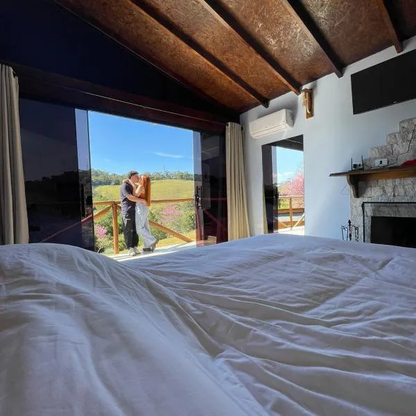 Chalés Mil Mudas da Mantiqueira - Hidro dupla, lareira interna e vista espetacular，聖安東尼奧－杜皮尼亞爾的飯店