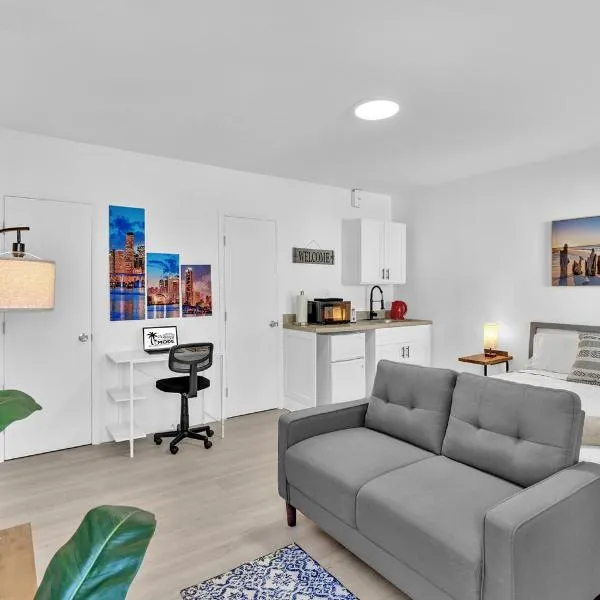 Young Circle & Hollywood Blvd Posh Studio Suite，位于好莱坞的酒店