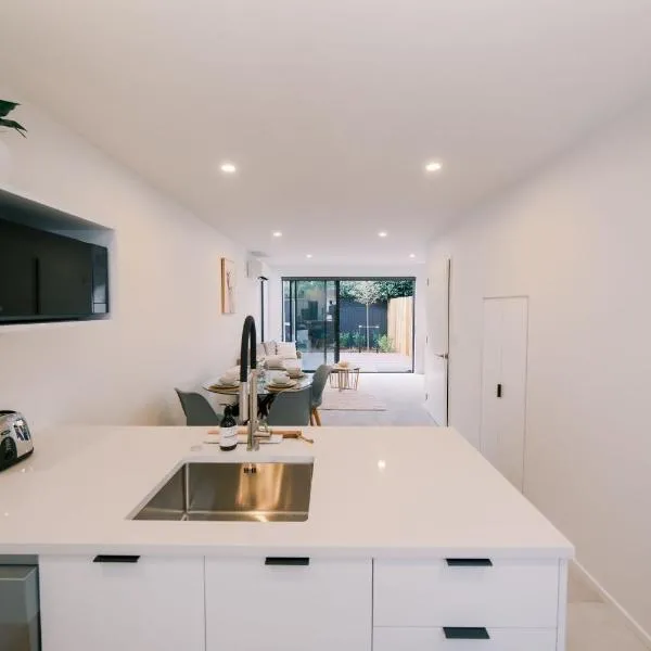 The little Gem at Merivale -1km to Central city, hotel in Saint Albans