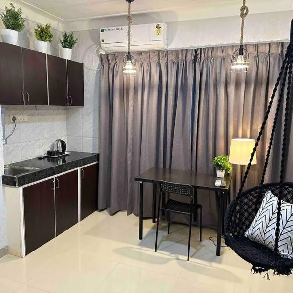 The Swing: Private Studio Room in Koregaon Park, hotel in Pune