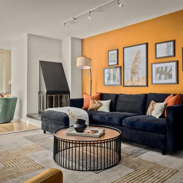 Urban Gallery Loft - King Bed - Larimer Square, hotel in Denver