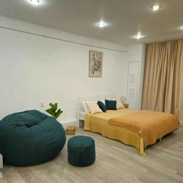 The Bohemian Connection, Rezerva acum studio Ultracentral Spatios si Curat, Scaun Masaj, Ceai, cafea, apa filtru, parcare publica gratuita, hotel in Craiova