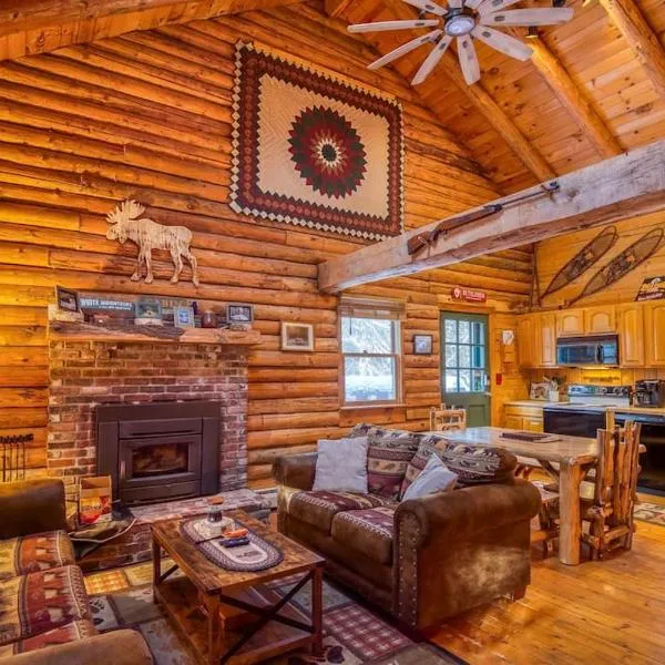 Family-Focused & Pet-Friendly Log Cabin with 4BR 2BA Sleeps 10, hotel v destinácii Bethlehem