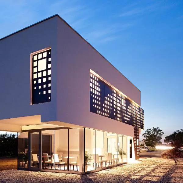 Hotel Caldor - 24h self-check in, hotel v destinaci Münchendorf