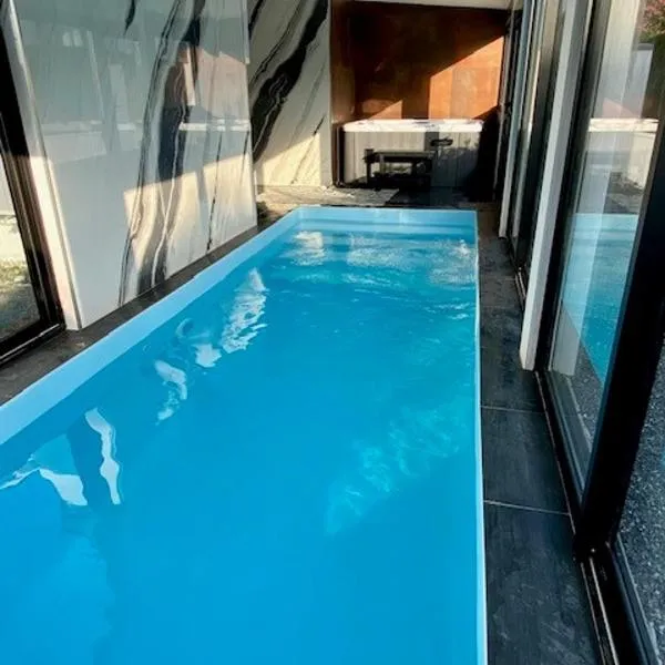 Piscine et jacuzzi Loft ravissant dans une maison basque, hotel en Anglet
