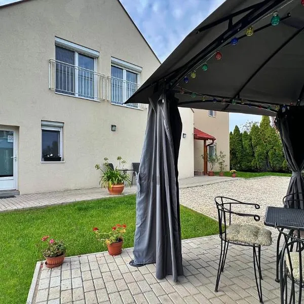 Gardencity Apartmanház, hôtel à Győr