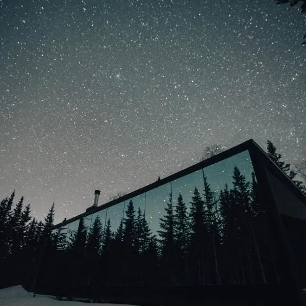 Réflexion Charlevoix - Maisons Miroirs, hotel in Petite-Rivière-Saint-François