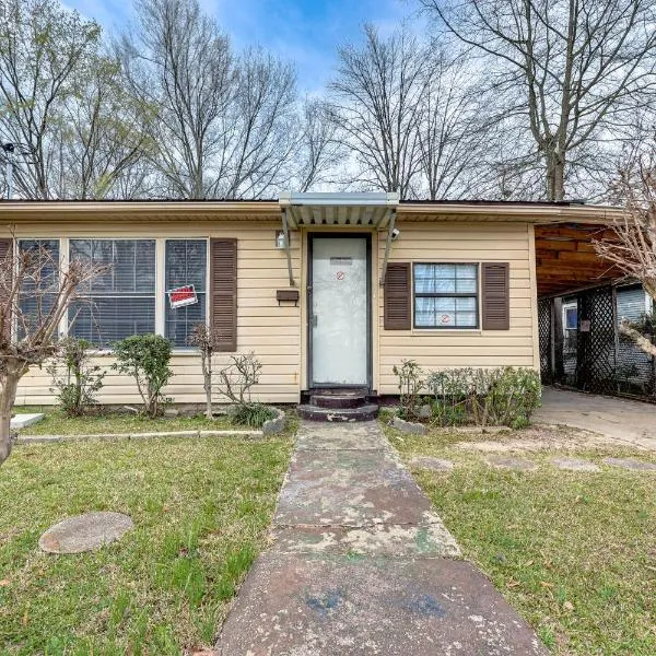 Charming El Dorado Retreat Near Main Street!, hotel in El Dorado