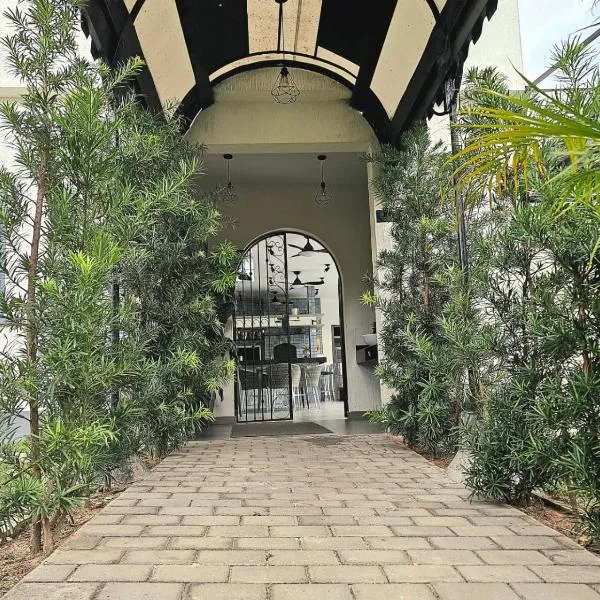 Hotel Oasis-Dream Holidays - La Petite France, hótel í San Bernardino