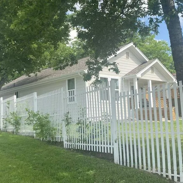 StockYards! Less than 4 minutes-Sleeps 8-Lee House, hotel en Fort Worth