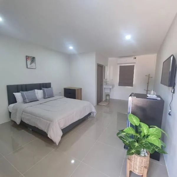 Rest at Thachang Hotel, hotel em Ban Hua Han